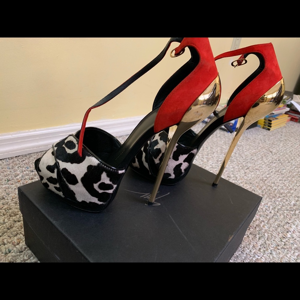Shoes - Picture 5 of 6
